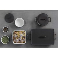 Maxwell & Williams Epicurious Round Casserole 2.6L (Black)
