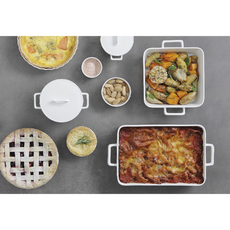 Maxwell & Williams Epicurious Round Casserole 2.6L White Gift Boxed