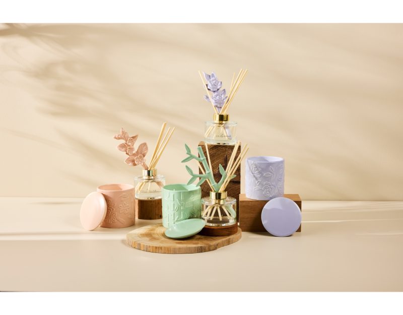 Maxwell & Williams Love Anna Botanika Fragrance Candle 290g Native Rose Gift Boxed