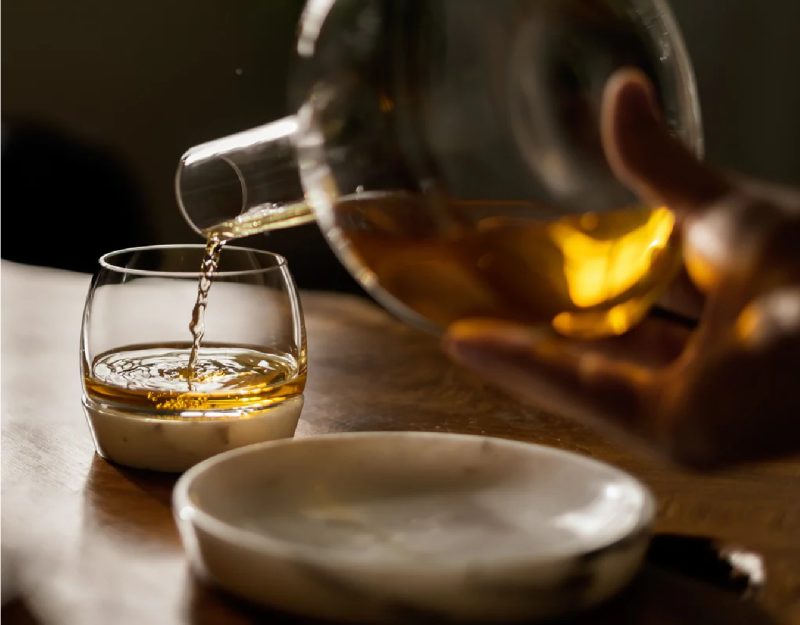 Nude Chill Whisky Tumbler With Marble Base (Clear)